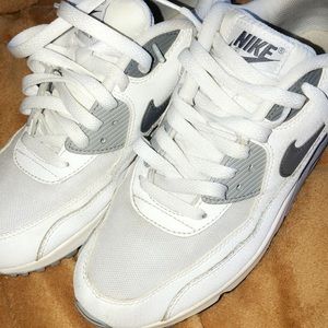 Air Max 90 Essential